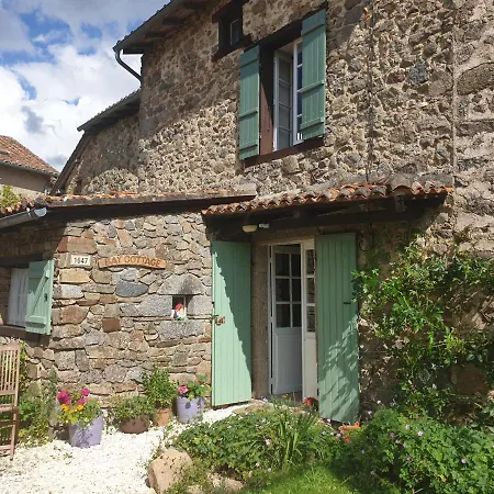 Bay Gite, Busserolles. Holiday home Busserolles